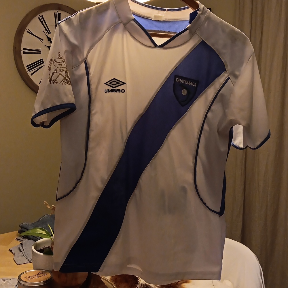 Vintage Guatemala Umbro Soccer Jersey Small White Blue Script Logo Short Sleeve - Picture 1 of 9